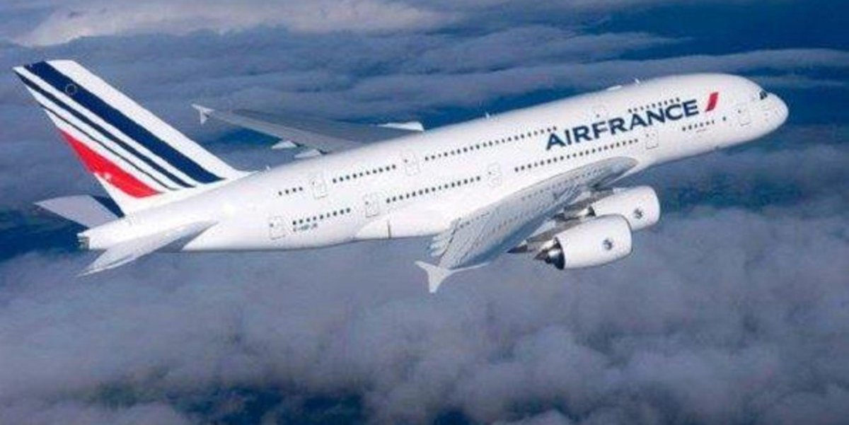 MediasetTgcom24's tweet photo. Francia, bimbo morto in un carrello aereo dalla Costa d'Avorio  #parigi https://t.co/FvIU1txh2y https://t.co/GhnPZeA3aG
