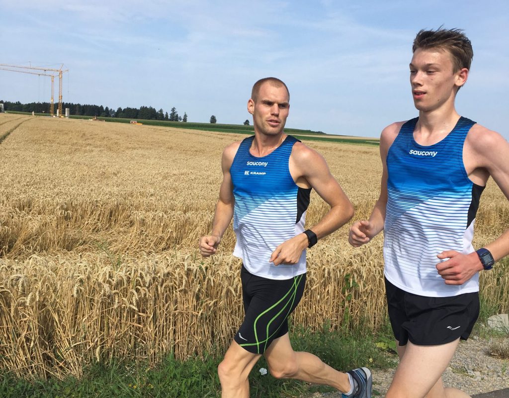 RunMovements's tweet photo. Je combineert hardlopen met een druk leven, maar hoe zorg je er nou voor dat je ook nog voldoende herstelt van al die inspanningen? Running Movements atleet Menno geeft je vandaag vijf tips 👇

https://t.co/alBkvfDl4w https://t.co/xLn9HixsRS