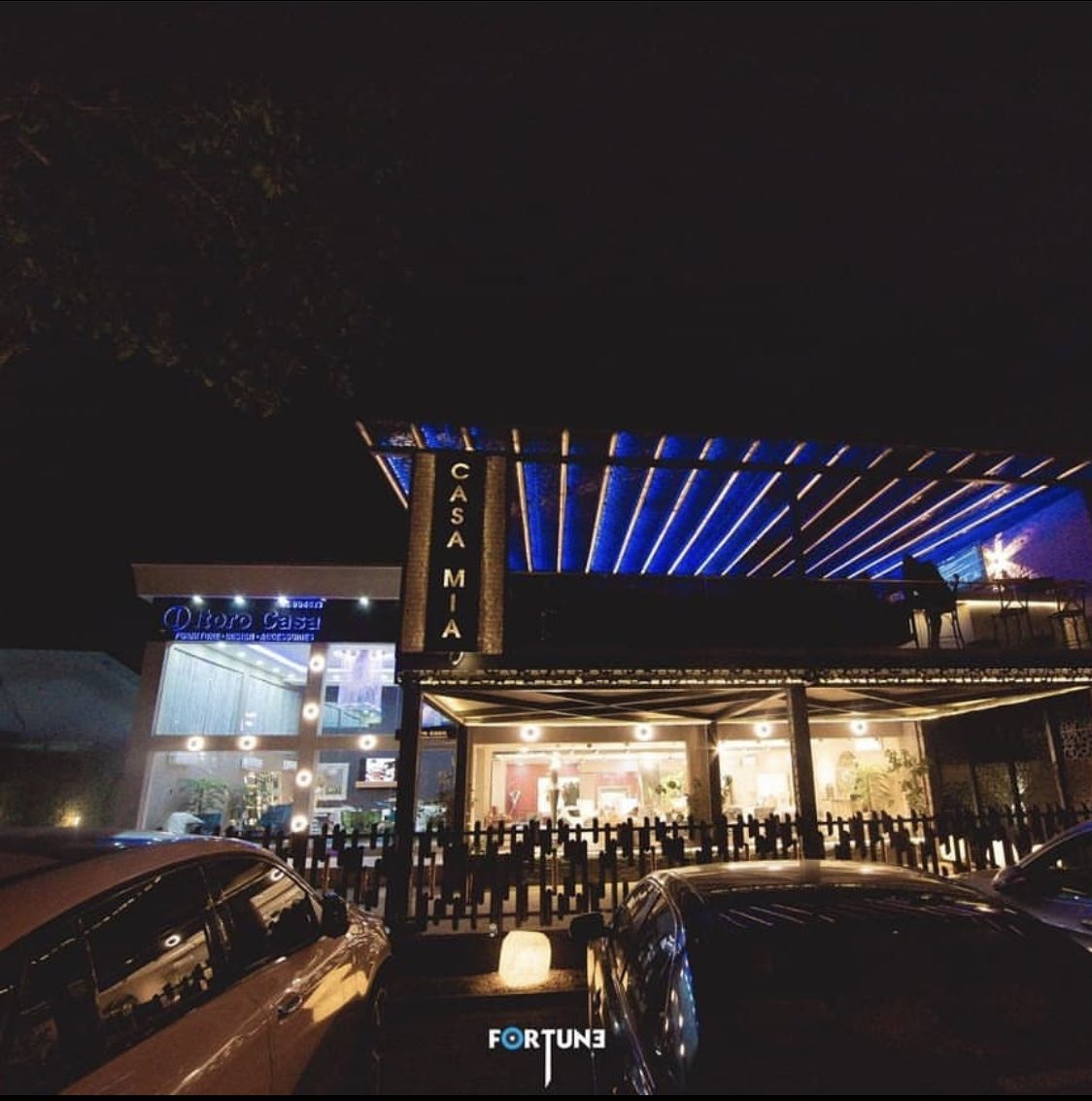 bizzleosikoya's tweet photo. New Restaurant has opened in lagos and Lagos babes have found a new backdrop for Pictures https://t.co/HMo5eUzTeY