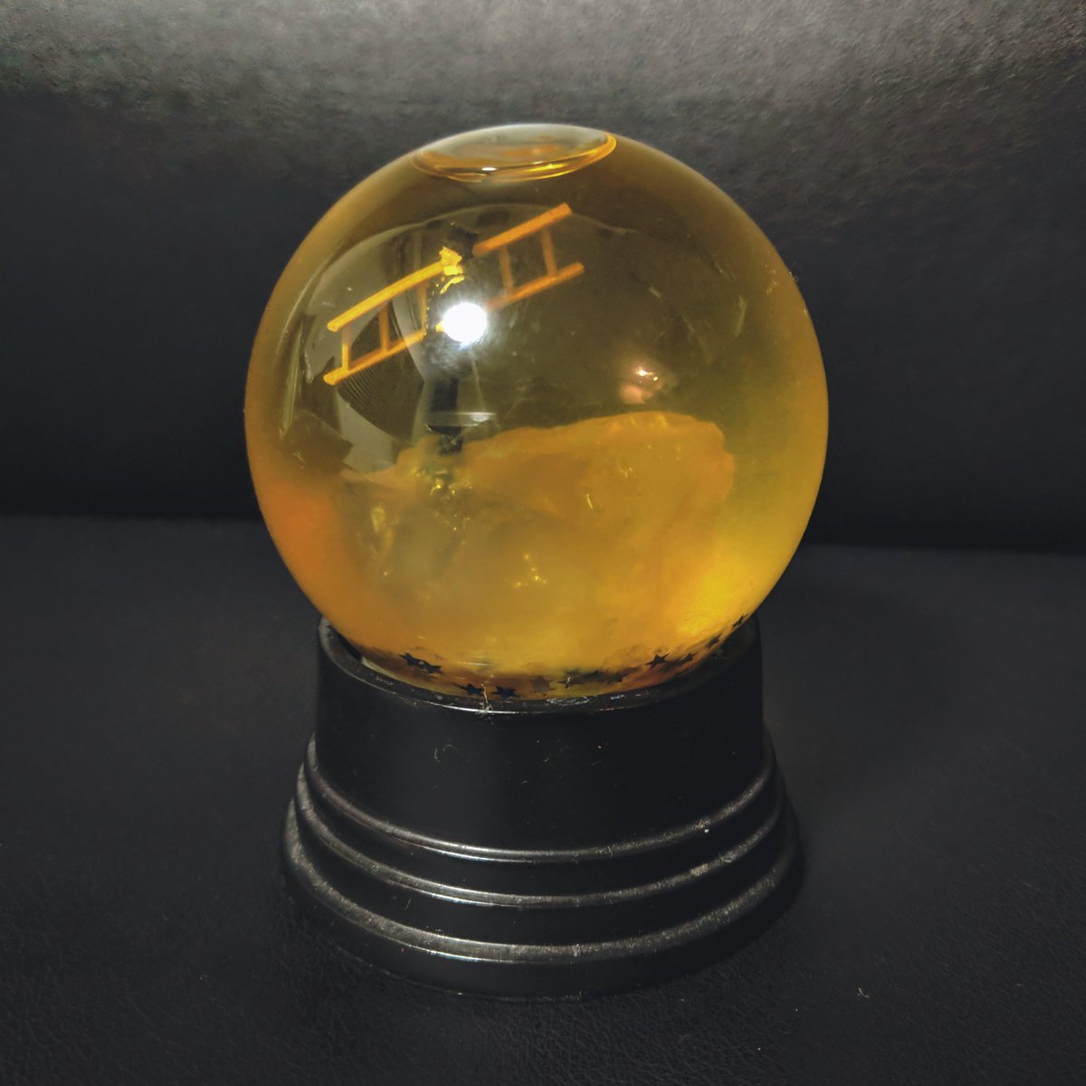 私が以前作っていたハンドメイドスノードームのうち、手元に残してお