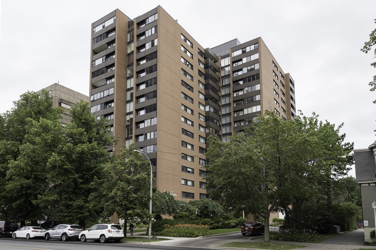 RED HOT LISTING OF THE DAY

Yep. Condo Living looks good right about now.

5959 Spring Garden Road #809 Halifax
MLS®#201919139
$234,000

The location of this building is among Halifax's best. Contact RDR's Ian MacIntyre: 902.880.8802, ian@reddoorrealty.ca

reddoorrealty.ca/listings/detai…