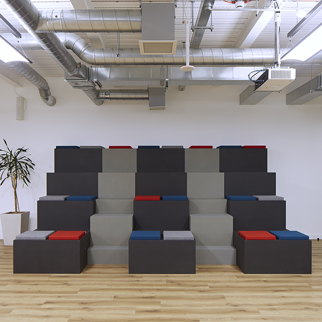 workagileuk's tweet image. Our client wanted to create a collaborative work area in which their team could work flexibly, without the constraints of a traditional office space. Enter our bestselling system – Huddlebox. Read about this project bit.ly/37KNHPj #Huddlebox #Workagile #WorkSpaceDesign