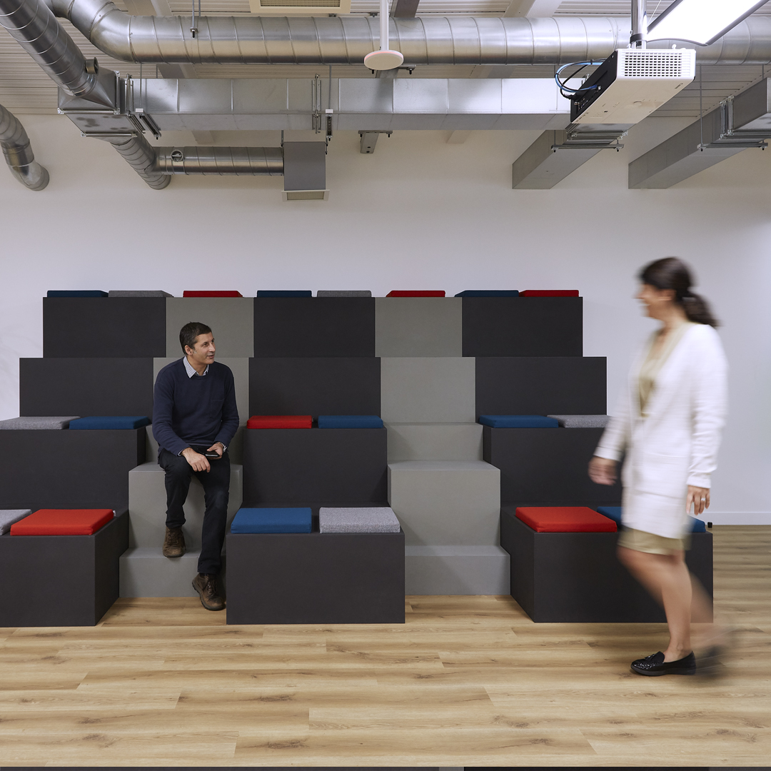 workagileuk's tweet image. Our client wanted to create a collaborative work area in which their team could work flexibly, without the constraints of a traditional office space. Enter our bestselling system – Huddlebox. Read about this project bit.ly/37KNHPj #Huddlebox #Workagile #WorkSpaceDesign