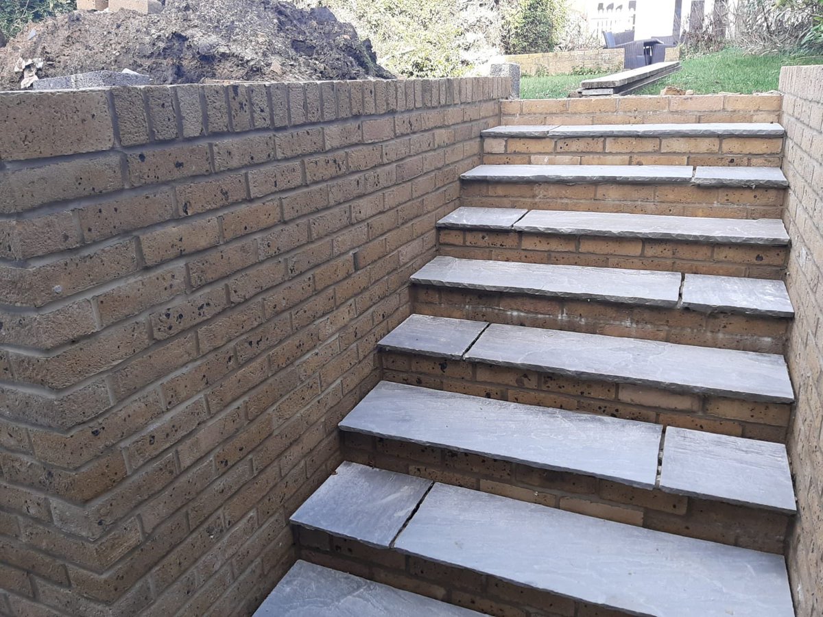 A nice bit of steps and brickwork! 🧱💪🏼😃 #bricklayer #brickwork #builder #kent