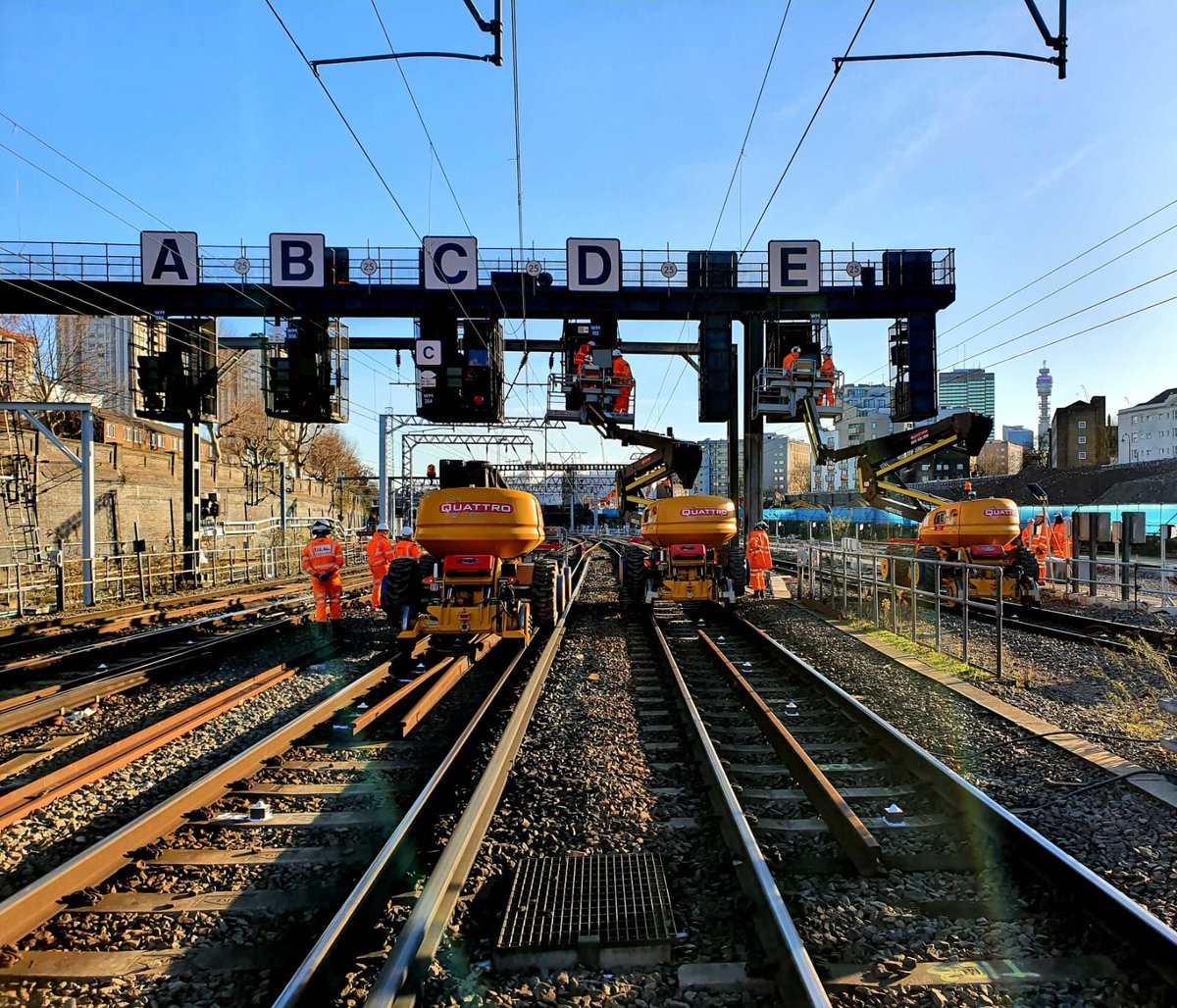 networkrail's tweet image. 🚦 Signalling upgrades near London Euston station were among our £111m of Christmas and New Year projects.

Find out more about this vital equipment and how we&apos;re updating it for better train journeys:

➡️ bit.ly/2AqAWLq 

#signalling #infrastructureinsights