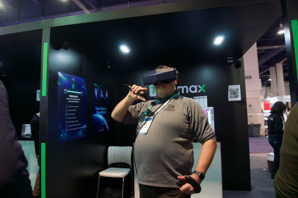 pimaxofficial's tweet photo. Let us know if you are coming or share your experience with us at CES2020!
LVCC, South Hall 1 - Booth# 21520 
#Pimax
#CES2020 
#VISION8KX
#VISION8KPLUS
#VISION5KSUPER
#ARTISAN https://t.co/Oqj4urmiOT