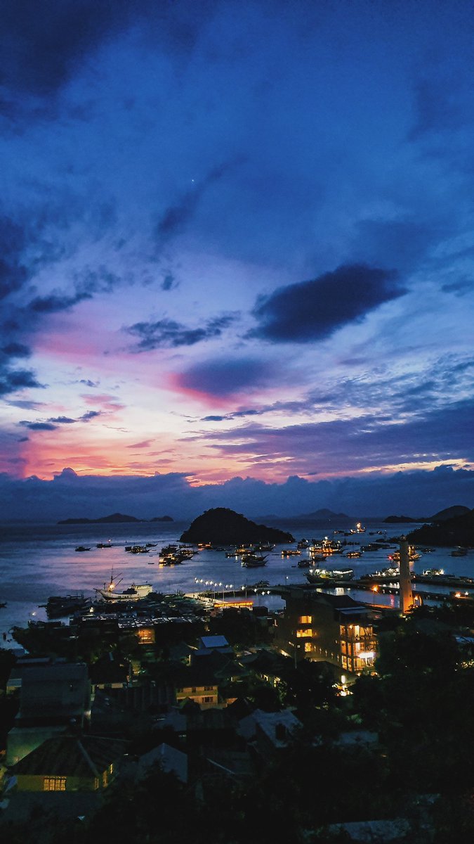 Selamat malam dari kota Labuan Bajo, untuk setiap impian agar sang pujaan menjadi bojo~