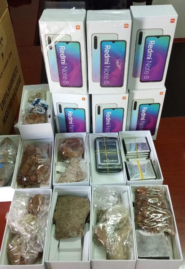 vanguardiacde's tweet photo. Turistas reciben 20 cajas de piedras en vez de celulares
📲 https://t.co/d3X0D2foTr

#VanguardiaCDE https://t.co/e43u02X04p