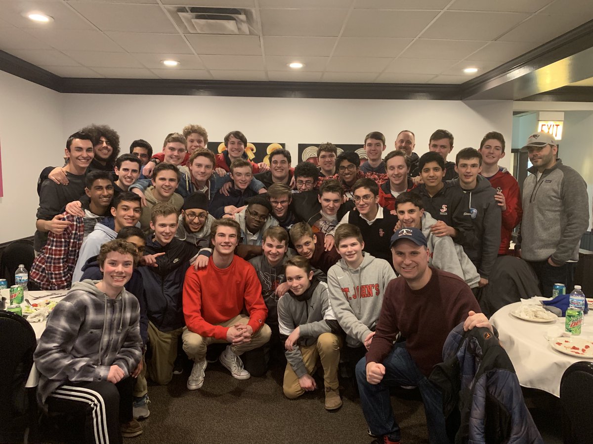 SJMUN's tweet photo. Four weeks from today, your SJMUN flies to Chicago for our 32nd straight #MUNUC conference. That means seeing our friends at @EatChicagoPizza and @Cheezborger. That means football at Millennium Park. And that means #MUNLife representing Germany & Rwanda. Get excited! https://t.co/j0FiQWIucc