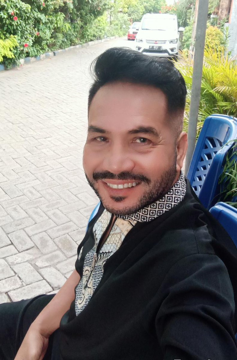 SOMBONG permanen itu adalah selalu menolak/mengingkari kebenaran dan selalu meremehkan orang lain.