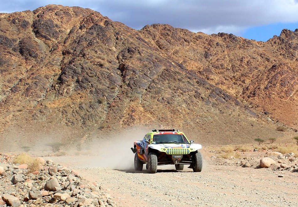📌 PASO POR Km243
⏱️ TC: 02:32:54 (P-34)*
.. .. .. .. 
👉 Próxima referencia 📌 Km346
* Datos provisionales
#JCyRoberAlDakar
#PromygesRallyTeam
#Dakar2020