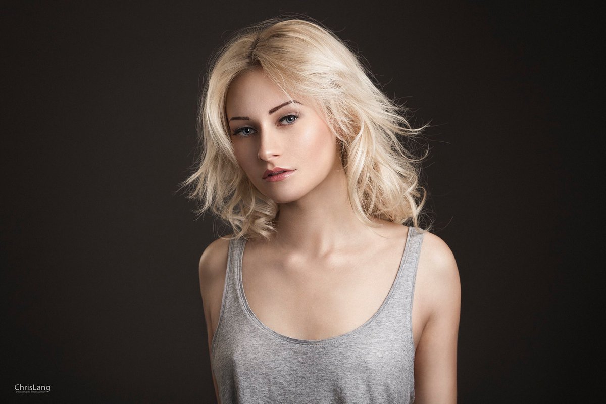 ManieCordier's tweet photo. Je m’adresse à vous Twitter, un simple RT de chacun, c’est simple et ça peut m’aider !
Je suis maquilleuse/coiffeuse diplômée et je cherche à bosser sur des tournages (clip musicaux, pub, cinéma) donnez moi la force ❤️ https://t.co/t63PrsGur2