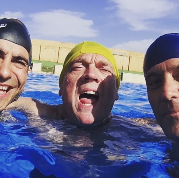 lendakaris's tweet photo. En junio, volveremos a mearnos en la piscina municipal antes de tocar en el @festivalvintoro en #toro #zamora 🐼☀️🐬🤟 https://t.co/MLLRQxOzJs