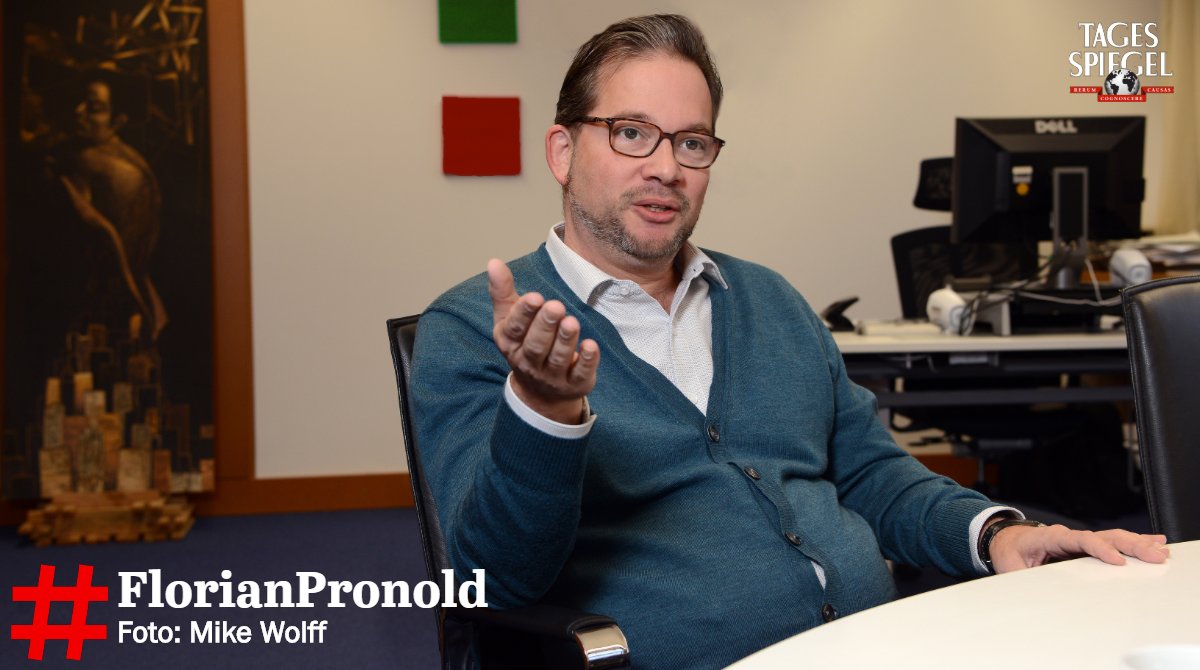 TspFoto's tweet photo. Heute im @Tagesspiegel: Gegen die Wahl von Umweltstaatssekretär @FlorianPronold zum Bauakademie-Chef hagelt es Protest. Ein Gericht stoppte das Verfahren. Im Gespräch äußert er sich nun selbst – fotografisch festgehalten von unserem Kollegen Mike Wolff. #photographeratwork https://t.co/9kGIQpReCR
