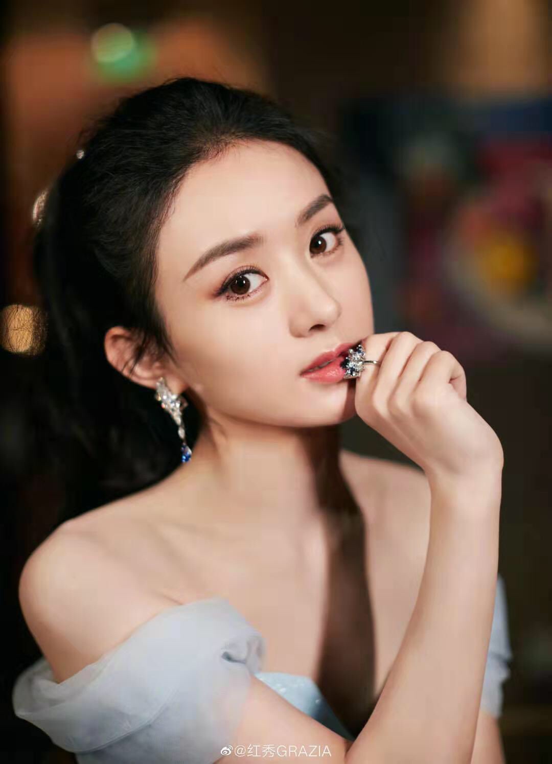 中国コスメ 輸入代行 凛凛 A Twitter 中国の人気女優 赵丽颖さん 水色のドレスがとても似合っています 30代でお子さんがいるとは思えません 中国美人 中国美女 中国コスメ 中国メイク チャイボーグ 赵丽颖 T Co Mv00jqaxrz Twitter