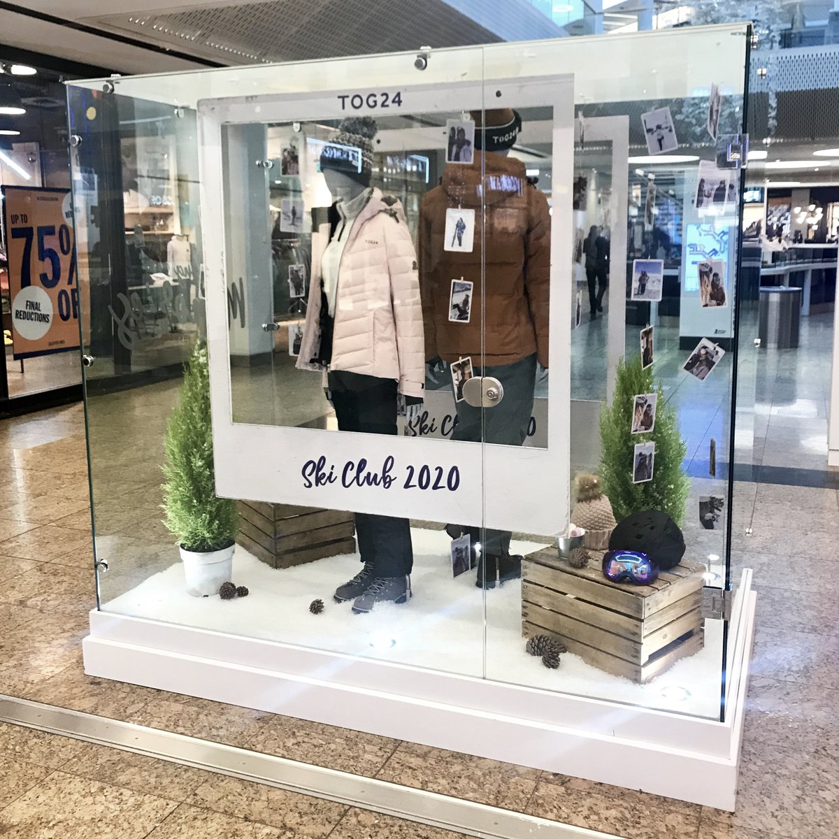 TOG24Official's tweet photo. Have you spotted the #TOGski boxes popping up in our centres across the UK? Keep an eye out at Meadowhall, Swindon / Cheshire Oaks / Ashford / York Designer Outlets ⬜️ ⛷ check our store locator for your nearest TOG24: https://t.co/YQKgN7WiID https://t.co/LjfXLlSSuo