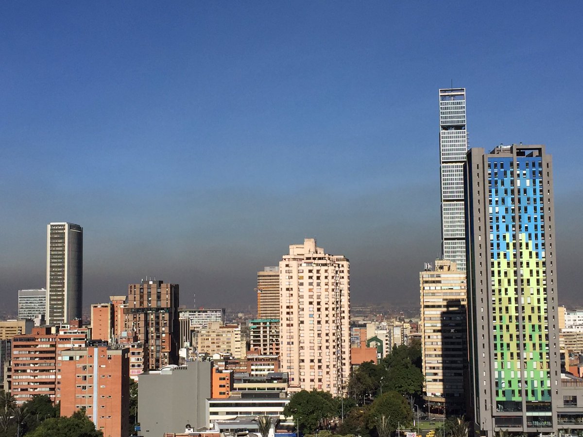 La ciudad a media marcha y este es el estado actual de la calidad del aire en #Bogotá.