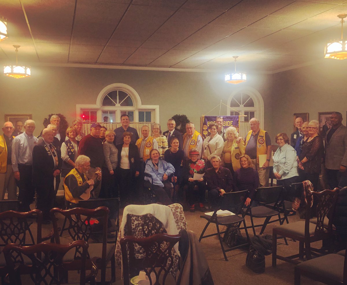 Well YOU try to get 30+ Lions to look at the camera at once! 🦁 It was great to share time last night with our Zone E brethren! Thank you to International Director Mike Banks and his wife, Ann, for joining us! #lionsofoklahoma #weserve