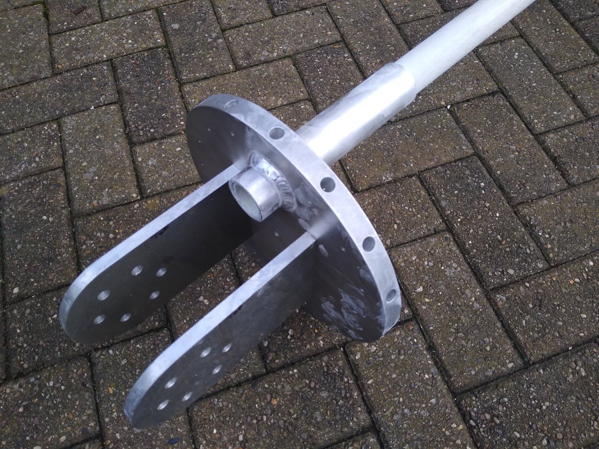 g0lbk's tweet photo. After quite a lot of work, the new dish hub, and GRP feedarm are complete. The hub fits the slew like glove and I'm happy with my septum mount which isn't really a mount at all! #Ghz_bands #23cms #eme https://t.co/JJE1v2dHDz