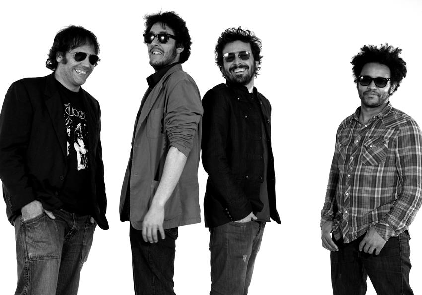 Hoy en #ComunidadSonora de <a href="/aragonradio/">Aragón Radio</a> charlamos con #ErnestArmengol de <a href="/matildablue/">Matilda Blue</a> sobre el inminente inicio de su próxima gira mañana en el <a href="/RockandBluesZgz/">Rock & Blues Café</a> 
También sonarán <a href="/GloriosaRotonda/">Gloriosa Rotonda</a> <a href="/SickBrainsRock/">Sick Brains</a> <a href="/Azero_oficial/">Azero</a> y...más!A partir de las 22:05h(GMT+1) <a href="/aragoncultura/">Aragón Cultura</a>