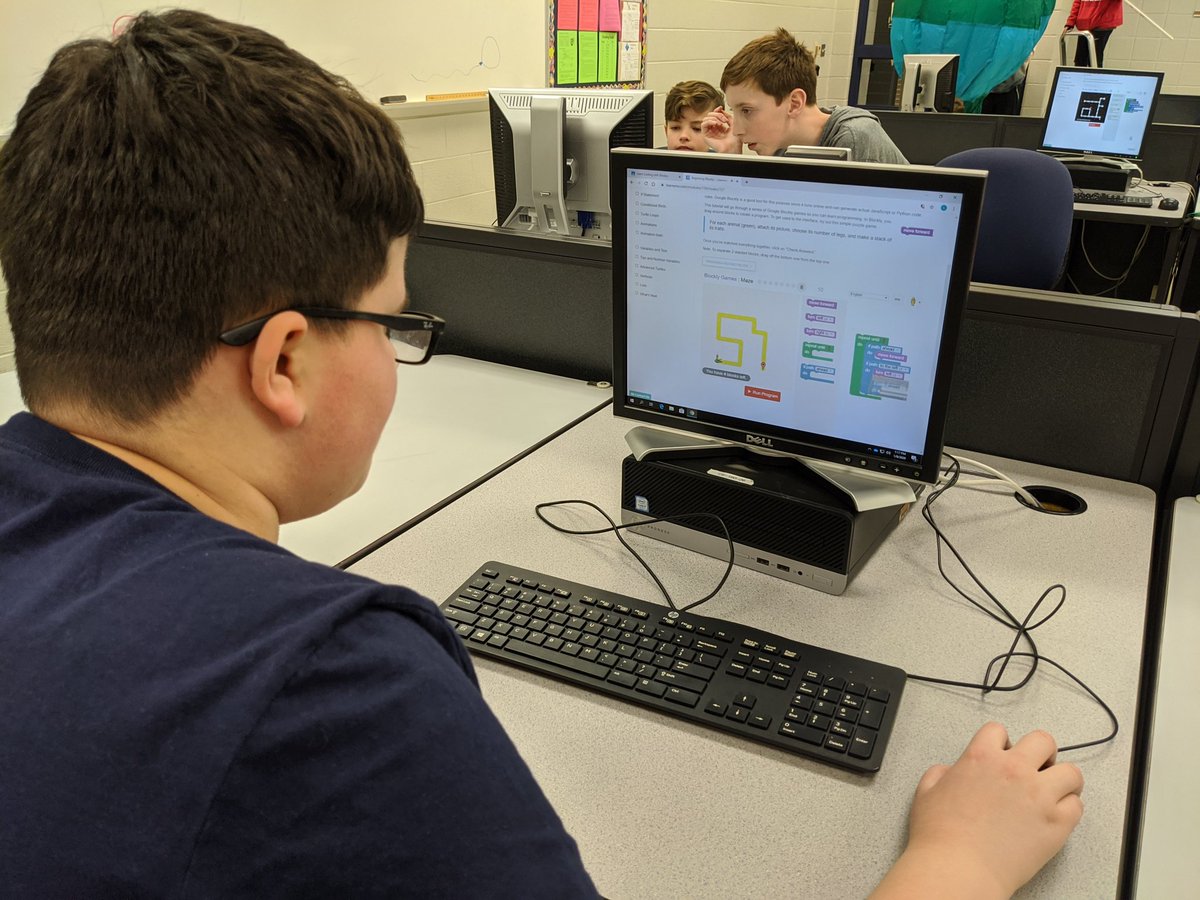 FranseeTech's tweet photo. Introduction to coding with Blockly in 6th grade Tech Ed! #CMSCode https://t.co/P5XSi4C5OS