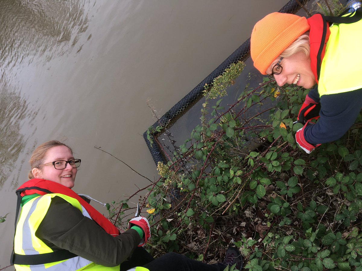 StonebridgeLock's tweet photo. #TottenhamFloatingReedbedProject maintenance #HaleWharf, #Lock17, #TottenhamLock, #LeeNavigation We’re putting our all in to make our 2020 verdant, floriferous and biodiverse #ByCommunityForCommunity #WeWantWildlife #StateOfNature https://t.co/exGn8ynl0s