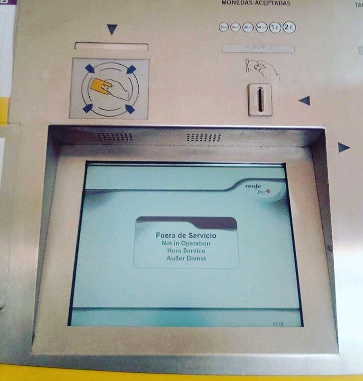 movilidad_cant's tweet photo. Así está el percal en la estación de Maliaño-La Vidriera, afectada por el cierre de taquillas decretado por @Renfe el día 1. No hay forma de comprar el billete, ni interventores,ni personal en la estación y las máquinas averiadas YO NO PAGO #SOStrenCant @lejaniasss @la_catenaria https://t.co/h7KthKc4N7