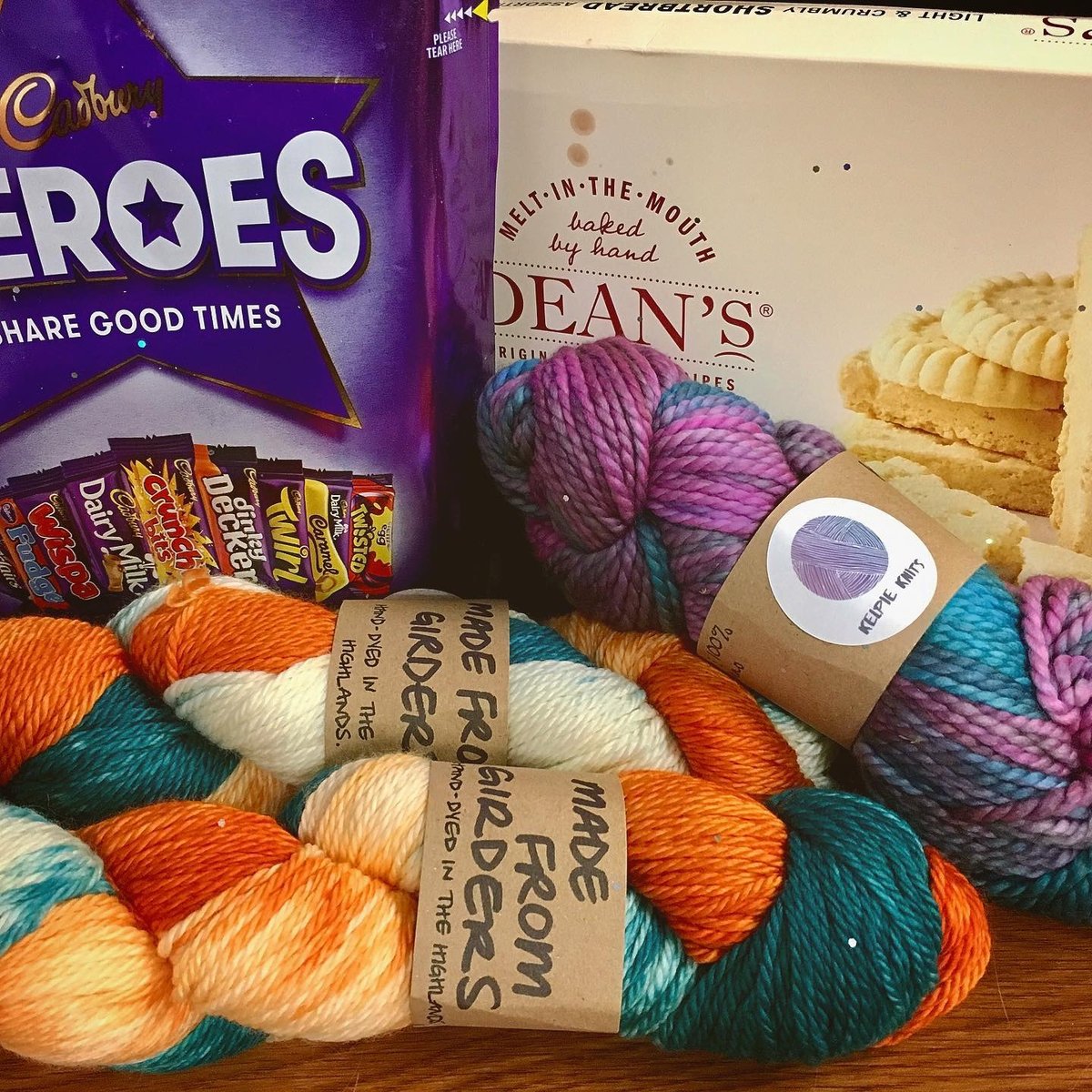 Woolswap's tweet photo. Yarn and sweets, what more could you ask for.  Well, this is what one lucky Woolswapper received from the last round.

Registrations open now.  Come join the fun.

✳️ 📸 by @vaneknit
✳️🎁 by @foggiequine01

https://t.co/pdaLf2Aism https://t.co/3t4OLE6PVQ