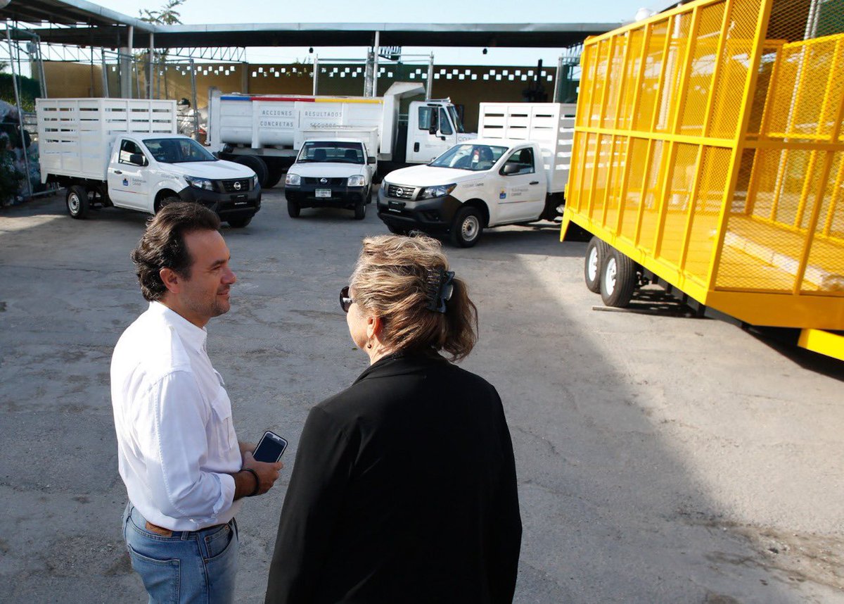 PedroJoaquin's tweet photo. Arrancamos este #Miércoles con un recorrido por las instalaciones de #Camar, donde hicimos entrega de dos vehículos y dos remolques al personal, a quienes agradecemos y reconocemos su ardua labor que desempeñan a diario por un #CozumelMásLimpio ♻✅ https://t.co/77IS35Kkca