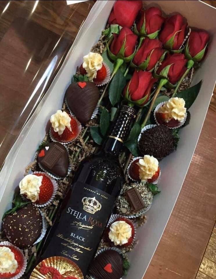 1p_a_t's tweet photo. Fellas we gotta go all out on Valentine’s Day this year.. 🤗😆 https://t.co/FNxVyZnTmn