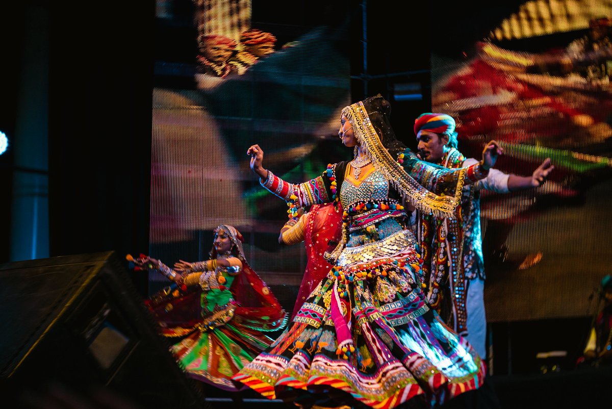 FILGuadalajara's tweet photo. @IndEmbMexico @GTICCMEXICO @incredibleindia @JuanManSantos @aristeguicnn @TimoFARC @UniversidadEan @Brigittelgb El grupo #DesertSymphony nos hipnotizó con la música y danza tradicional de Rajastán en el #ForoFIL. 🇮🇳

© FIL/Nabil Quintero https://t.co/6oD0Mfjm1V