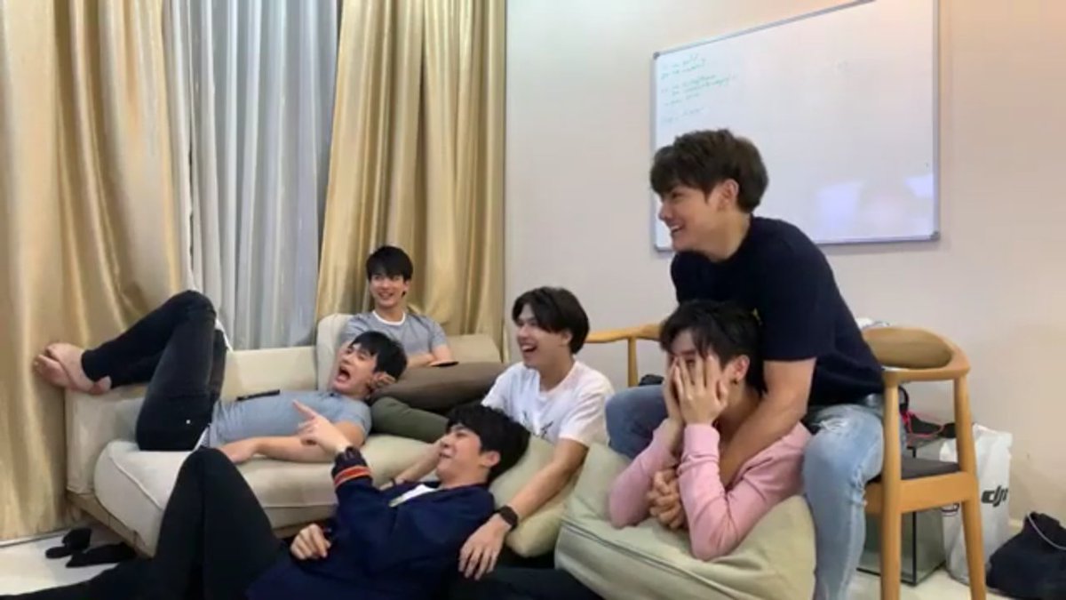 FizJnine's tweet photo. Their reactions really can make my heart burst out of my Chest i can even feel it from the outside beating sooo fast ...... 😩💓💓💓💗💗💗
.
rewatching Reactions ep 6 of #TheSixMoons #2moons2ep6 #j9
.
#mingkit i want more #j9 moments in 2moons3 😭😭🙋🙏💞 https://t.co/BPssIOIdzt