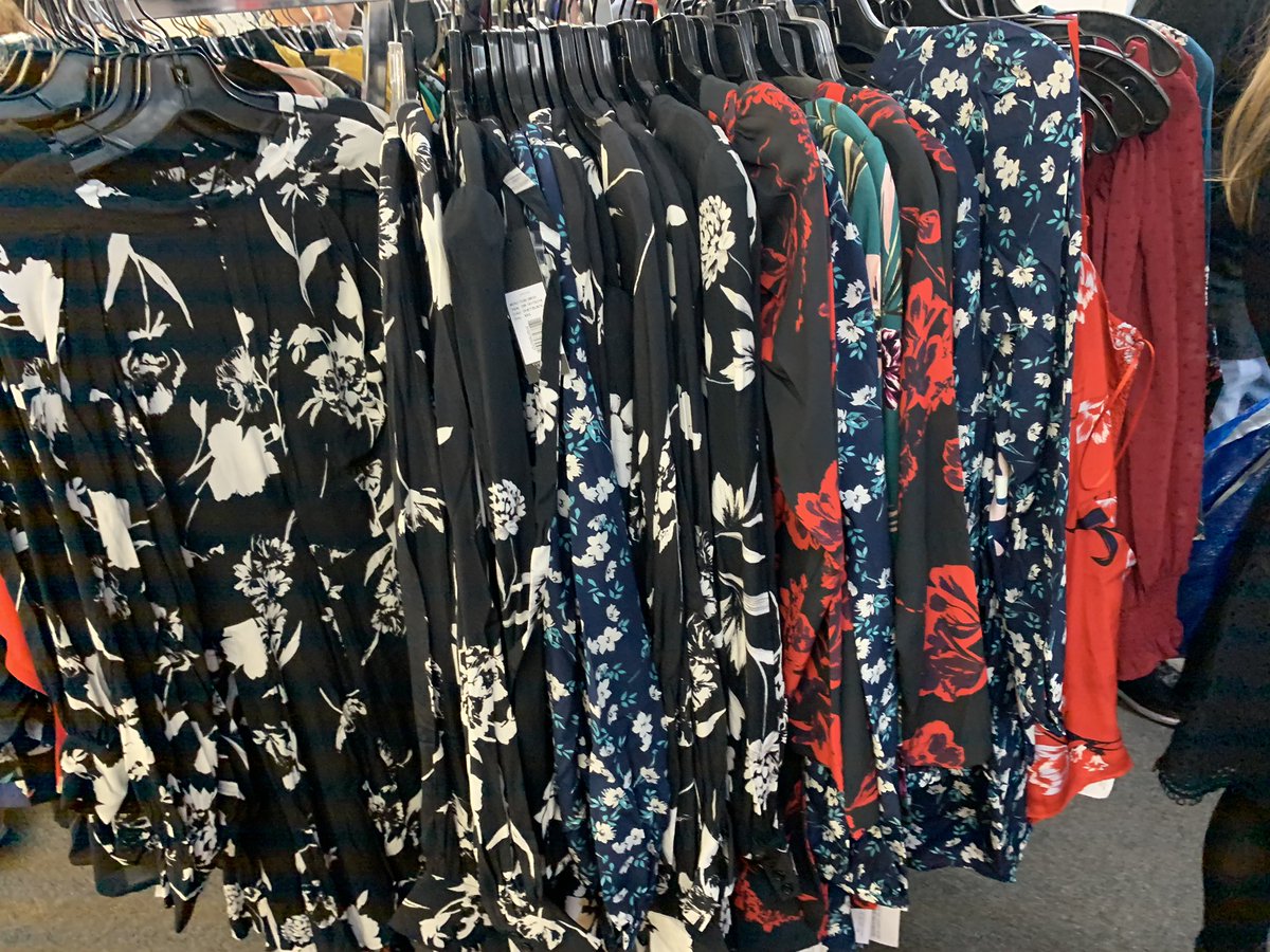 ny_samplesale's tweet photo. Checked clothingline one day blowout sale. Rate 1/5. I usually love CL blowout sale here, always purchase $2-300. Today, just bad selections. Ugly Yumi Kim dresses and one rack of Milly. Rest brands, I haven’t heard. Although staffs were friendly, it was not worth the trip. https://t.co/Vw0zhtNkUT