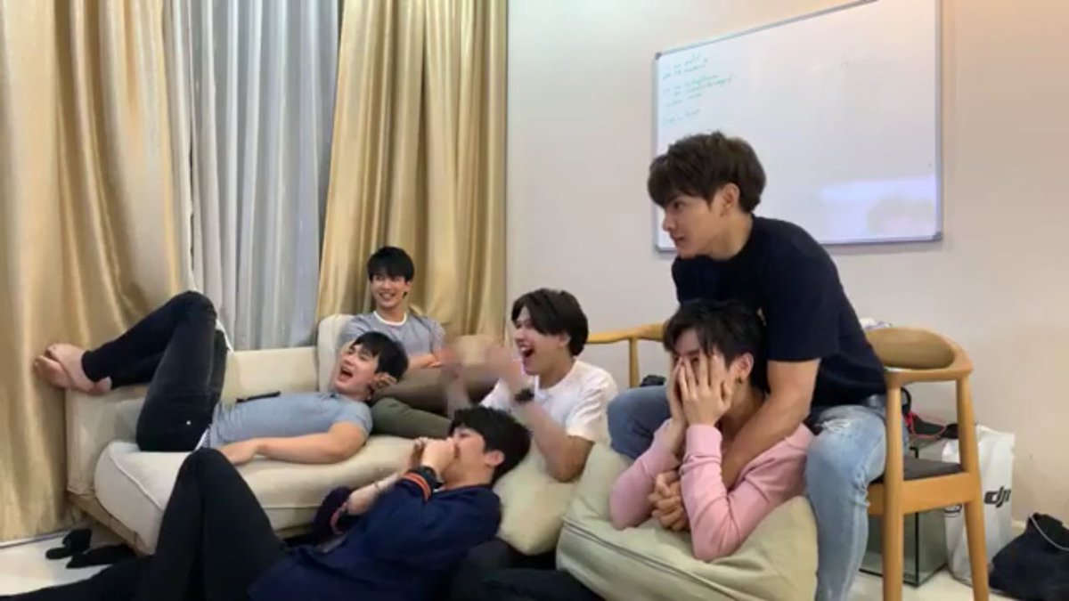 FizJnine's tweet photo. Their reactions really can make my heart burst out of my Chest i can even feel it from the outside beating sooo fast ...... 😩💓💓💓💗💗💗
.
rewatching Reactions ep 6 of #TheSixMoons #2moons2ep6 #j9
.
#mingkit i want more #j9 moments in 2moons3 😭😭🙋🙏💞 https://t.co/BPssIOIdzt