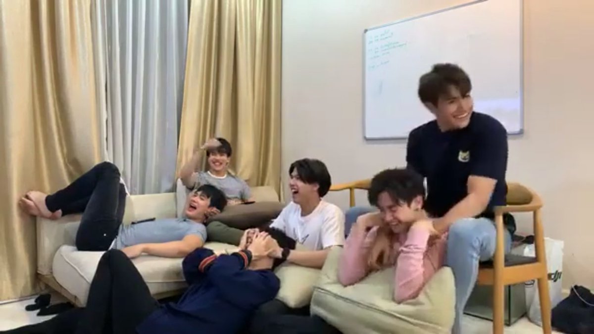 FizJnine's tweet photo. Their reactions really can make my heart burst out of my Chest i can even feel it from the outside beating sooo fast ...... 😩💓💓💓💗💗💗
.
rewatching Reactions ep 6 of #TheSixMoons #2moons2ep6 #j9
.
#mingkit i want more #j9 moments in 2moons3 😭😭🙋🙏💞 https://t.co/BPssIOIdzt