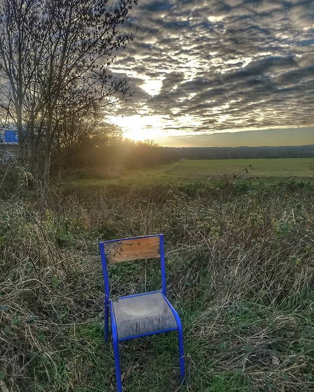 nadasto's tweet photo. "La vie est pleine d'incertitudes, rien n'étant définitif, regarde toujours où est la chaise avant de t'asseoir."
#campagne #assiedstoi #haveasit #magnifiquefrance #countryside #mahautegaronne #monsicoval #labege #monvillage #sunset #picoftheday #instasunset #intothefields #… https://t.co/dN7YUpdqGF
