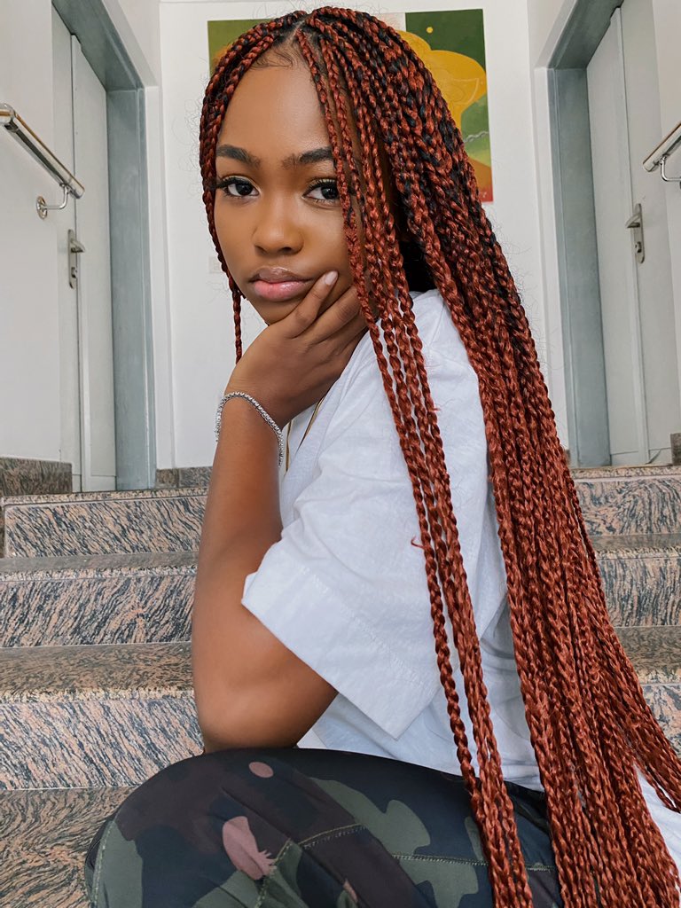 SpirineChevy's tweet photo. ‘If you’re bad energy and you refuse to leave, Imma sweep you away with my braids’ https://t.co/ouwy2r5JFU