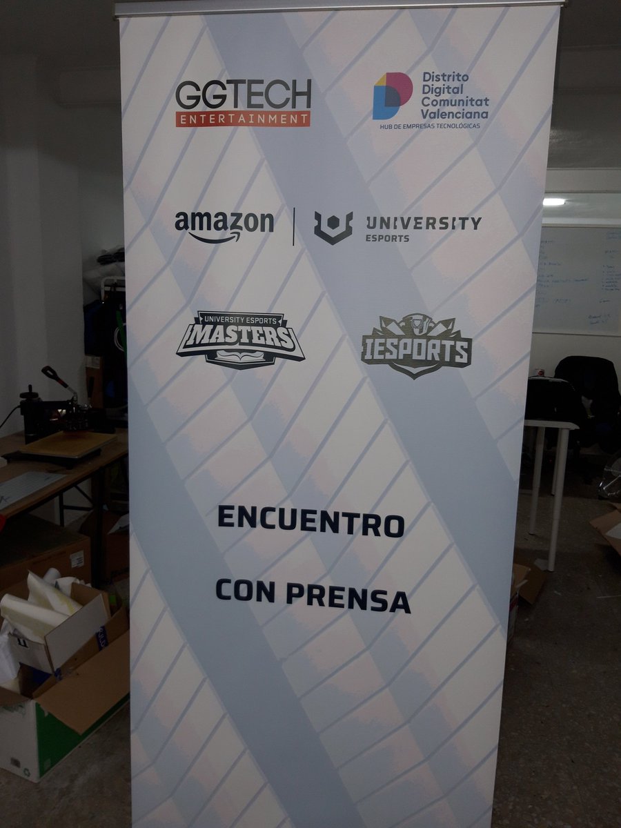 HelikePrint's tweet photo. Pues seremos completamente mancos de las dos manos al #Fortnite, pero haciendo rollups para empresas de #gaming del @GVAddigital somos unos #LolitoFdez. https://t.co/T19y3EPJXc