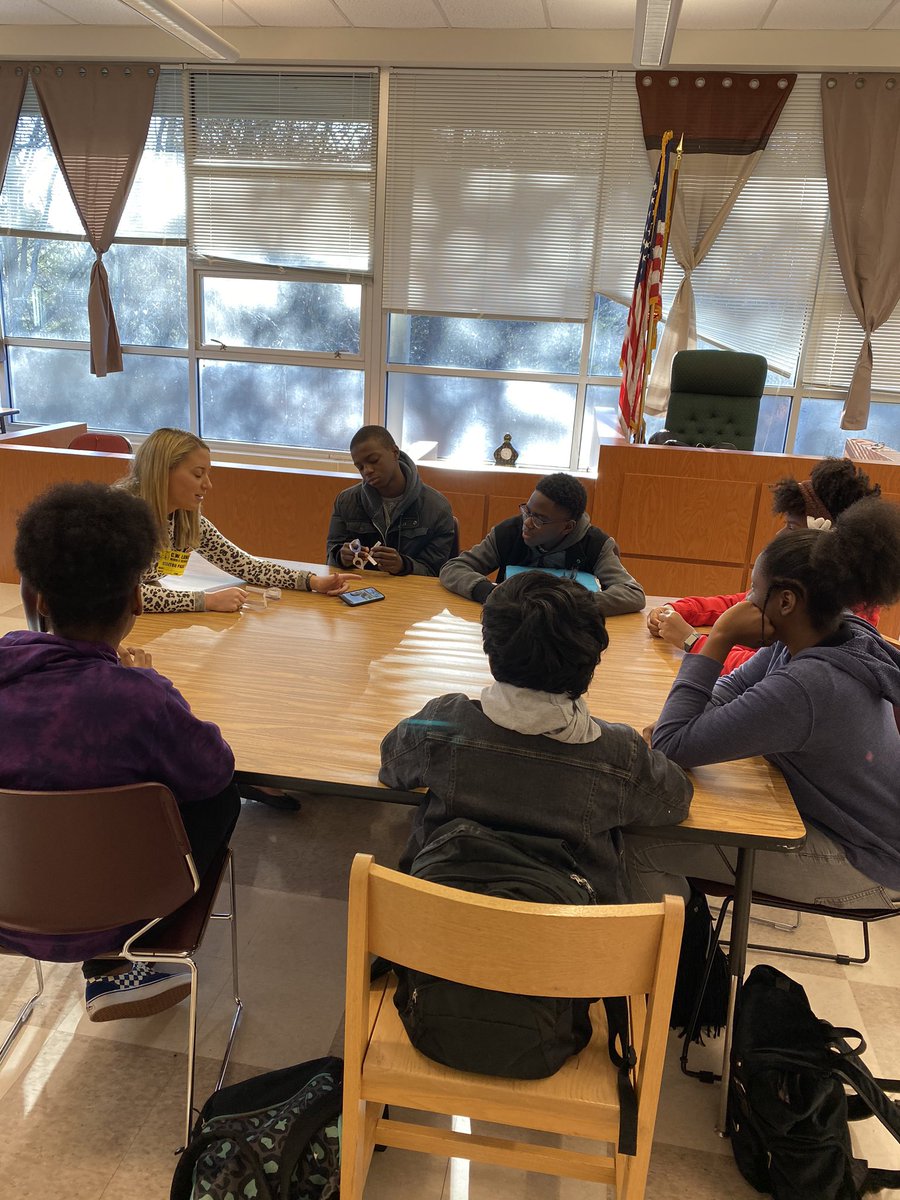 APS_LongSTEM's tweet photo. @ATLHawks mentors w/@BrilliantCFES leaders “perspectives” @apsLongms @apsupdate https://t.co/AkRRI9ymnL