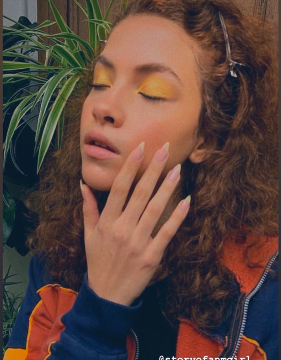 LaurenO_D's tweet image. #throwback to doing nails on @bibirojass for @deborahlyons_official  using @proimpressionsnails @essie and @cndworld  
.
.
.
#laurenomakeup #sessionwork #nailart #manicurist #hmua #mua #nails #editorial #london #deborahlyons #bts
