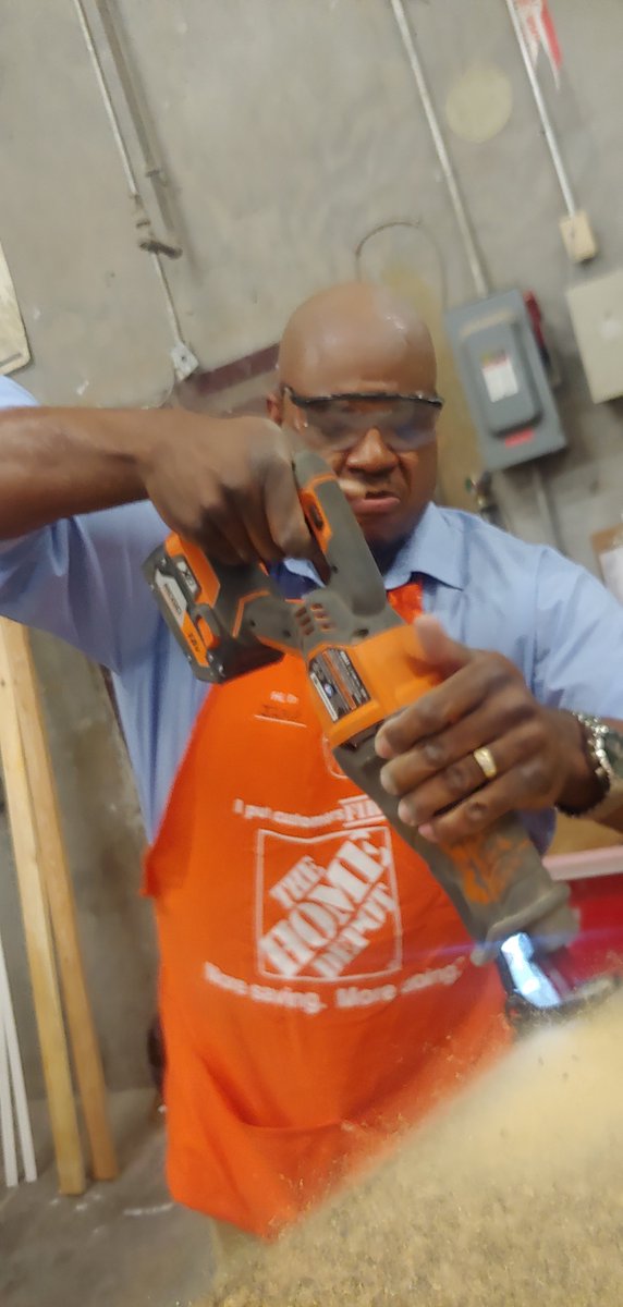DS21 Jamar wearing his safety glass. Thanks for working safe