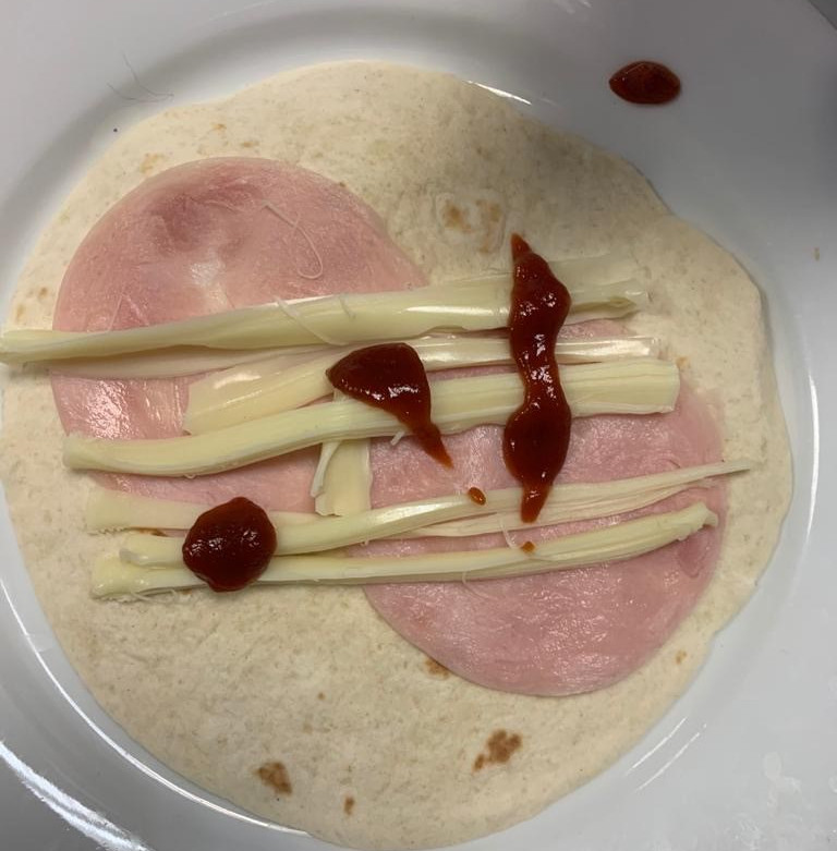 18 ex food service professionals (some of which have worked at Michelin level) who supply some of the World's Best restaurants and this is what one of our consultants brings for lunch🤣🤣
#michelin #aarosette #someoneneedstogobacktocateringcollege