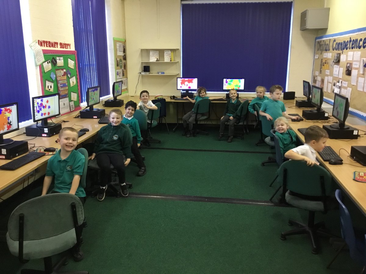 Springwood_Prm's tweet image. We have been in the ICT suite this afternoon! #springpowis #springict
