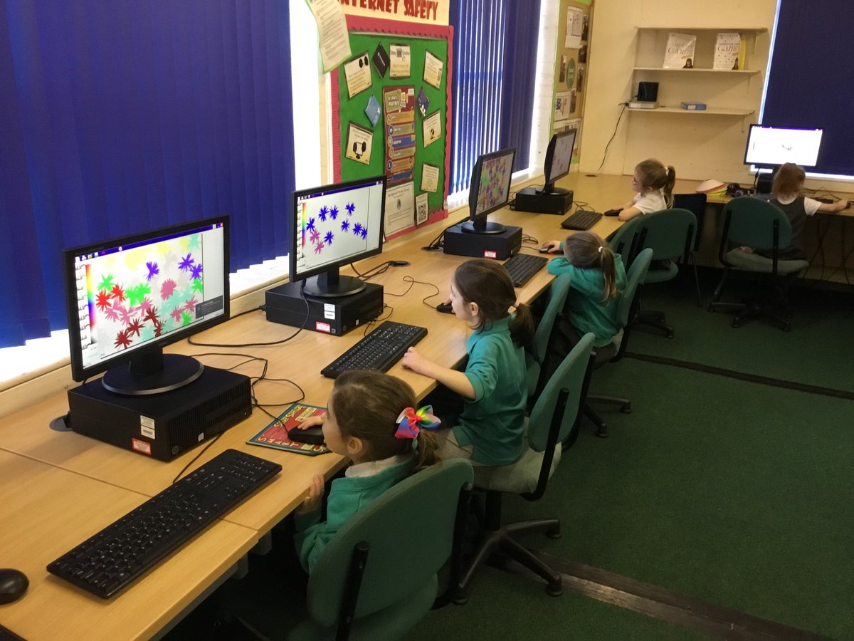 Springwood_Prm's tweet image. We have been in the ICT suite this afternoon! #springpowis #springict