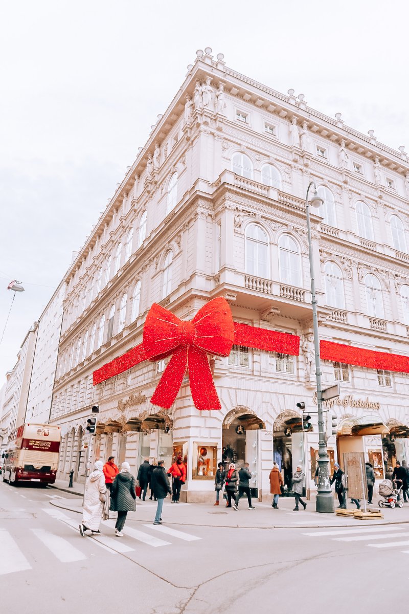 VIENNE POUR NOËL ! Bonnes adresses, conseils et idées d'activités pour un long week-end dans la capitale Autrichienne ! Dispo juste ici : lespauline.com/guides-de-voya… #christmas #autriche #vienna #wien