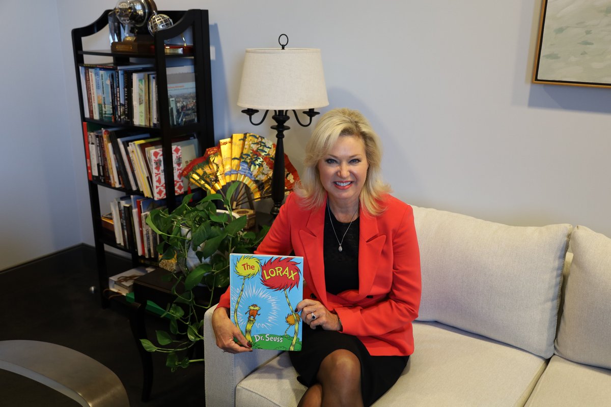 January’s pick by Mayor <a href="/BonnieCrombie/">Bonnie Crombie 🇨🇦</a> is Dr. Seuss’ the Lorax!!! <a href="/mississaugalib/">Mississauga Library</a> have lots of copies, take one out today! Visit: mississauga.ca/library #SaugaClimateReads

“Unless someone like you cares a whole awful lot, nothing is going to get better. It’s not.”