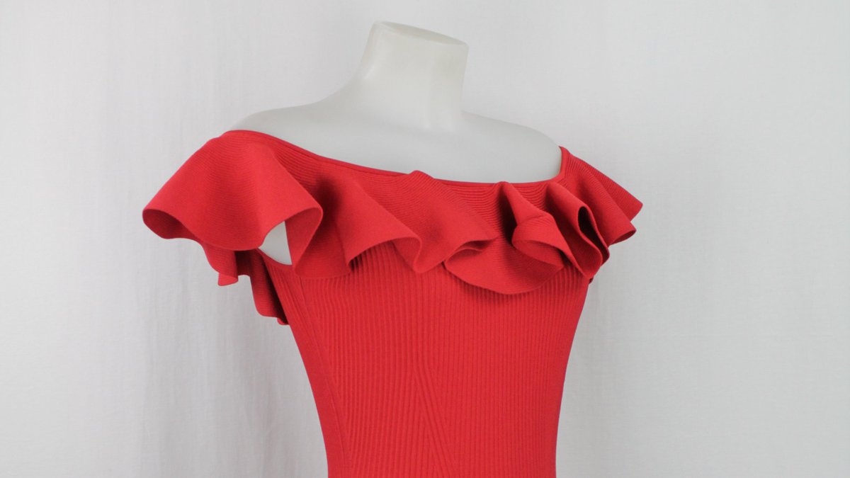 RetroWM's tweet image. Come and check out our bargain items like this Alexander McQueen red frill detail dress •Size XL • £370

Available at RETRO WOMAN, 20 Pembridge Road, W11 3HL.

Visit our online shop at mgeshops.com  
#retrowomen #vintagelondon #designerfashion #womensstyle #mcqueen