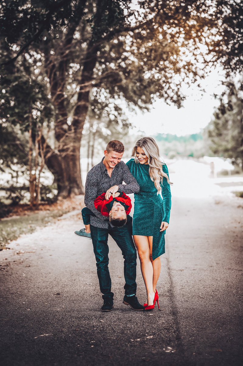 Met @ 18, engaged @ 19, baby @ 20, married @ 20, still married @ 25 💯‼️