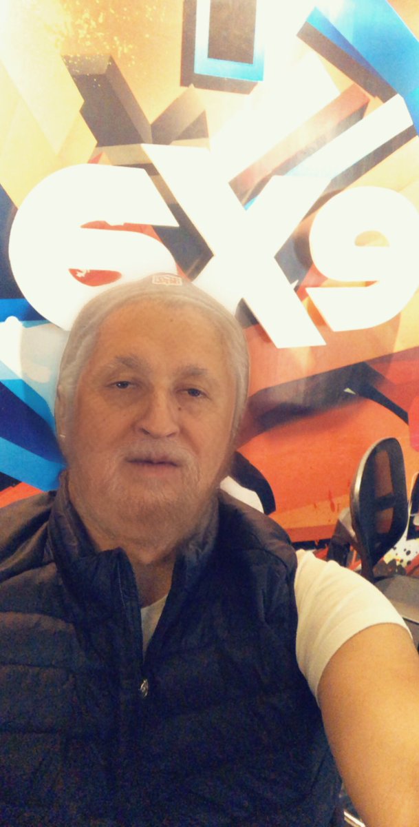 LaRebambaramba_'s tweet photo. Ser locutor de radio en un morning show no te agota, no te presiona, no te pasa nada...

Carlos Reynoso 27 años https://t.co/qdyM9HN76V