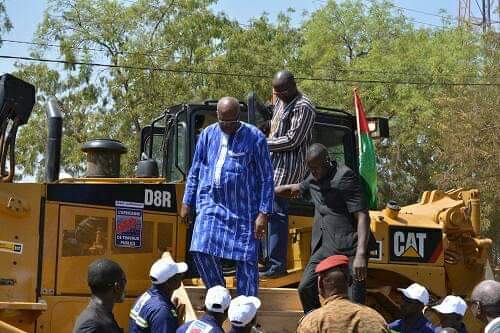 BakyonoT's tweet photo. Lancement des travaux de bitumage du tronçon #Sakoinsé - #koudougou le 16 janvier 2020 à koudougou.
#RMCK, quand je dis je fais,. https://t.co/4PA2B12IIv